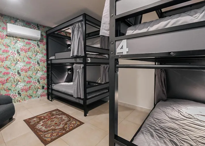 Hostal Bed In Shared Men