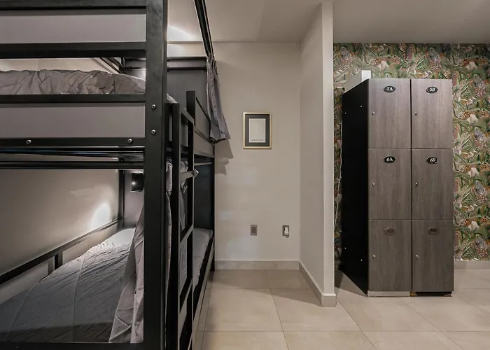 Bed In Shared Men Hostal *