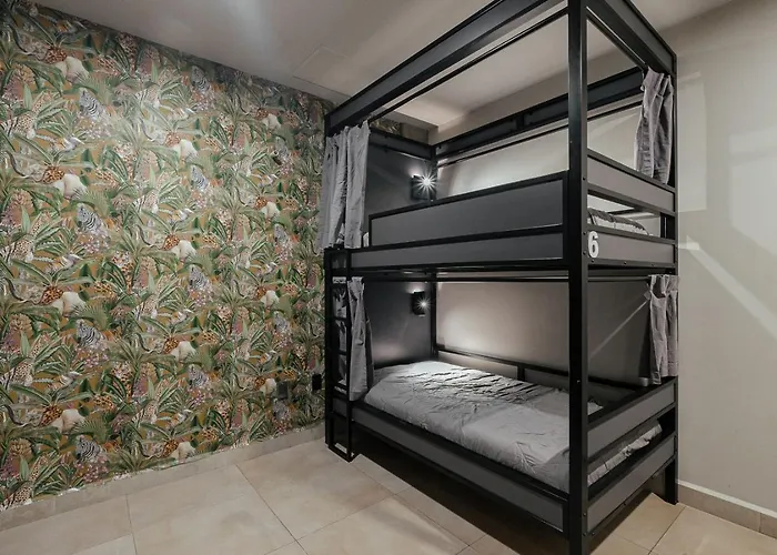 Bed In Shared Men