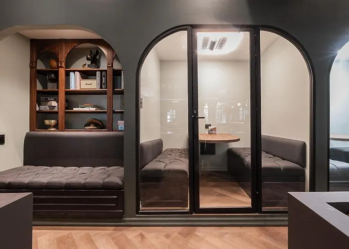 Bed In Shared Men Hostal